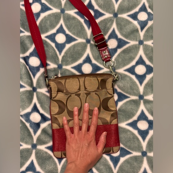 Red Coach crossbody bag - Picture 2 of 3